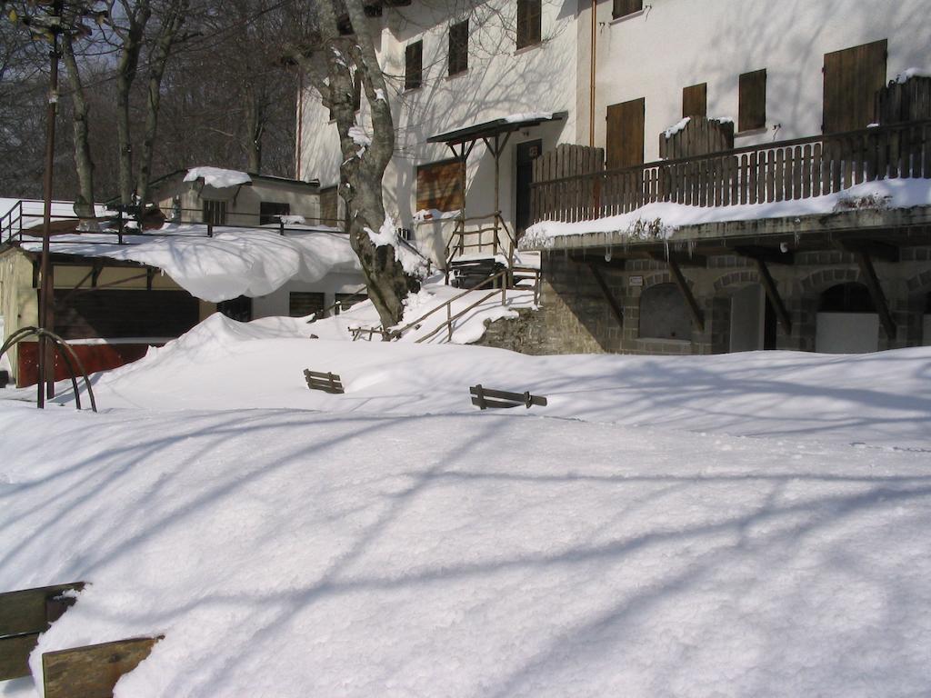 Albergo Ristorante Montecucco Da Tobia Sigillo Exterior foto